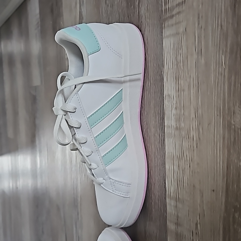 Adidas - Picture 4 of 8